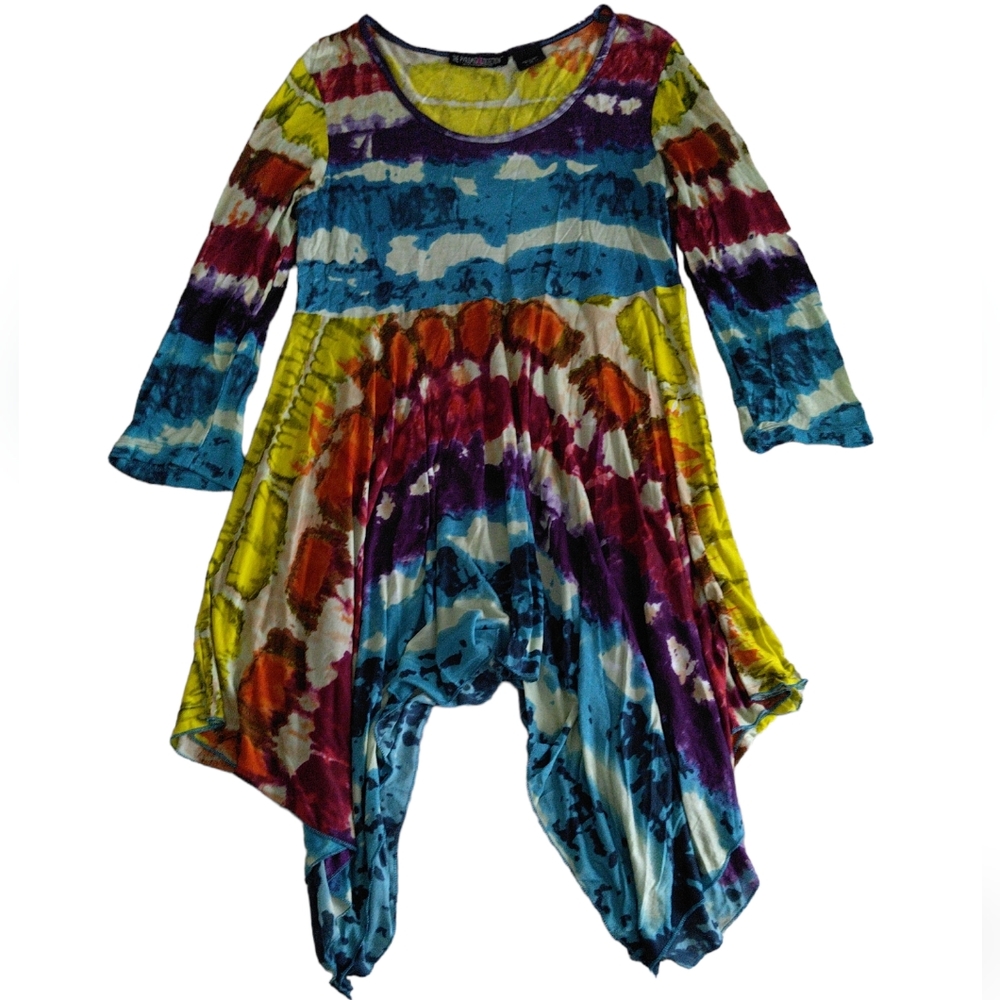 The Pyramid Collection Medium Tie Dye Asymmetrical Hem Top